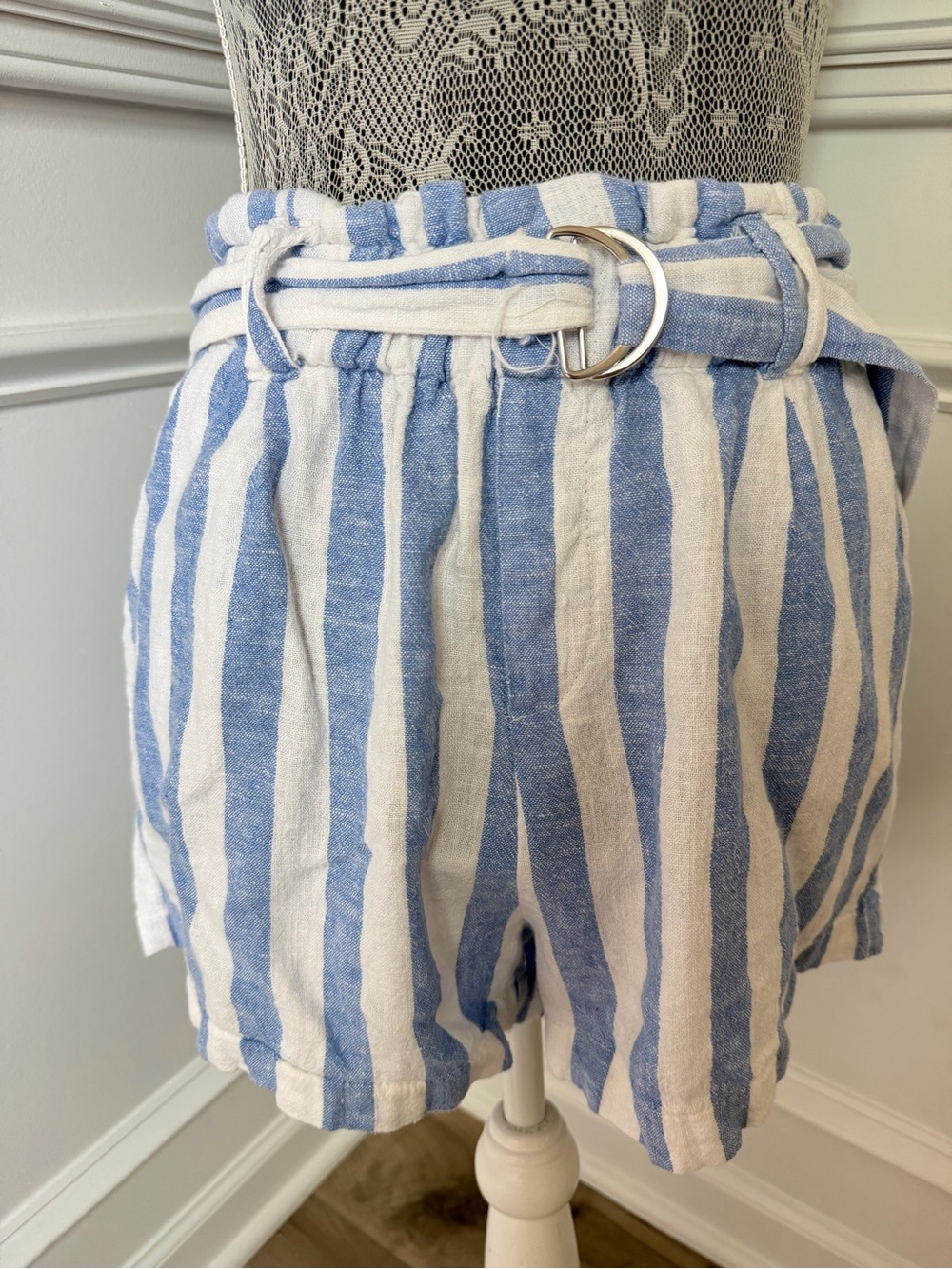 Love Tree Womens Blue Stripe Linen Blend Shorts Size  L Juniors